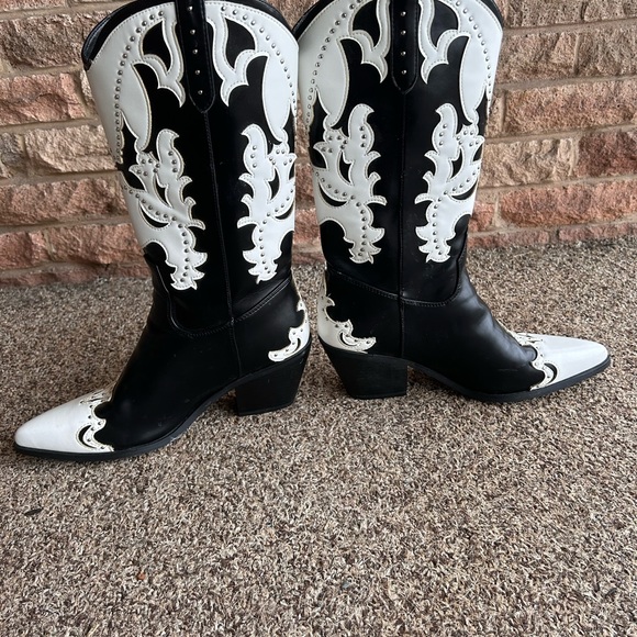 Cowgirl Boots Embroidered Pointed Toe Mid Calf Boots with Chunky Block Heel - Picture 14 of 16